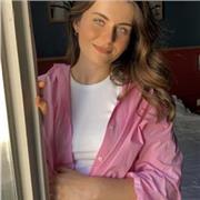 Étudiante en langues proposant des cours de langues vivantes tous niveaux